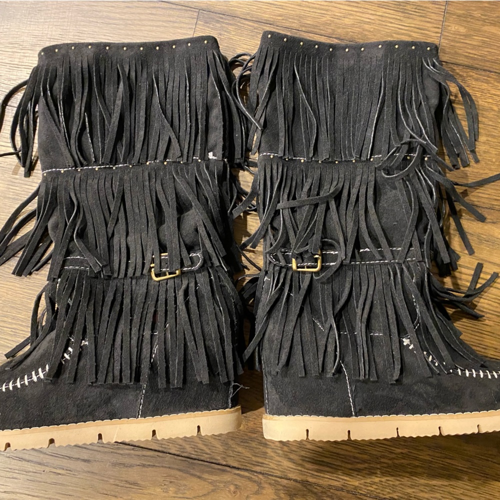 Fringe boots